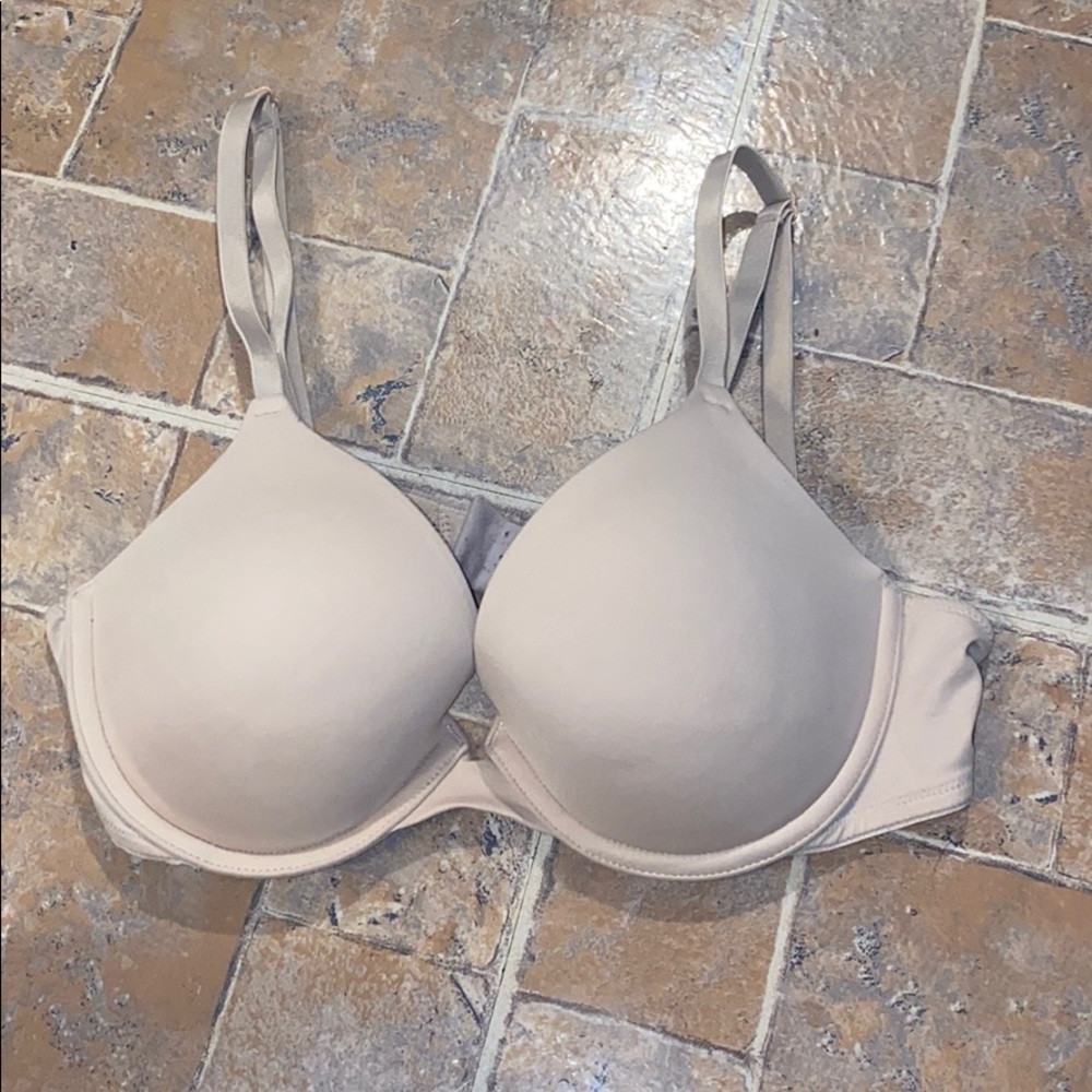 Victoria’s Secret pink size 32B bra!